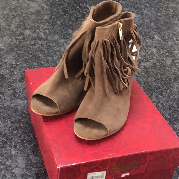 Open Toe Bootie with fringe - Picture 1 of 3